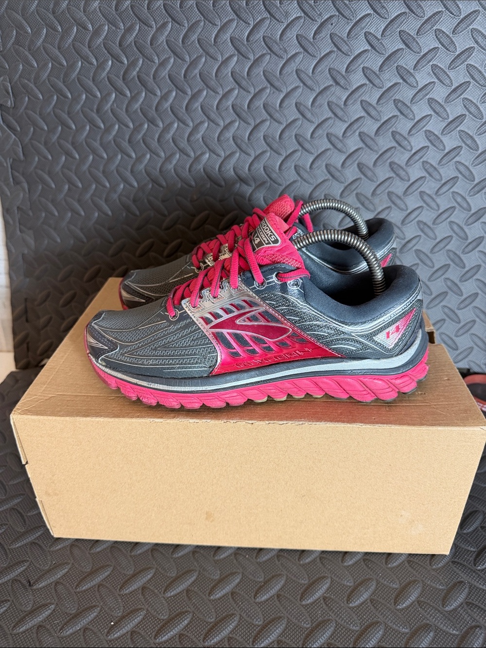 Brooks Glycerin 14 running shoes Womens Size 7.5